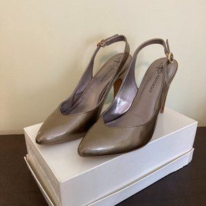 B. Makowsky Gold Sling-back Heels Size 8M